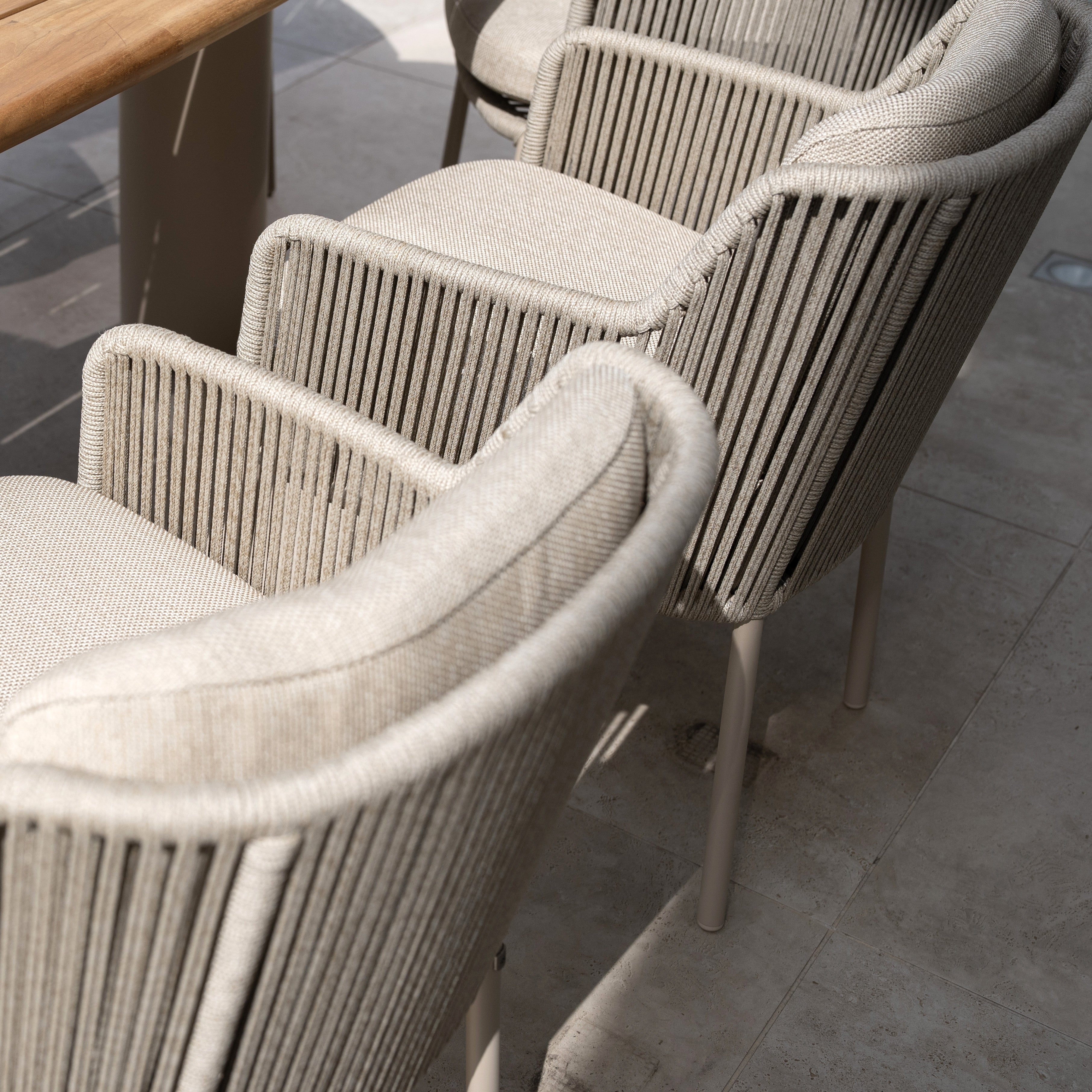 Tuinset Bernini Latte | Eettafel Hampton 300cm | 8x Eetstoel Bernini Latte