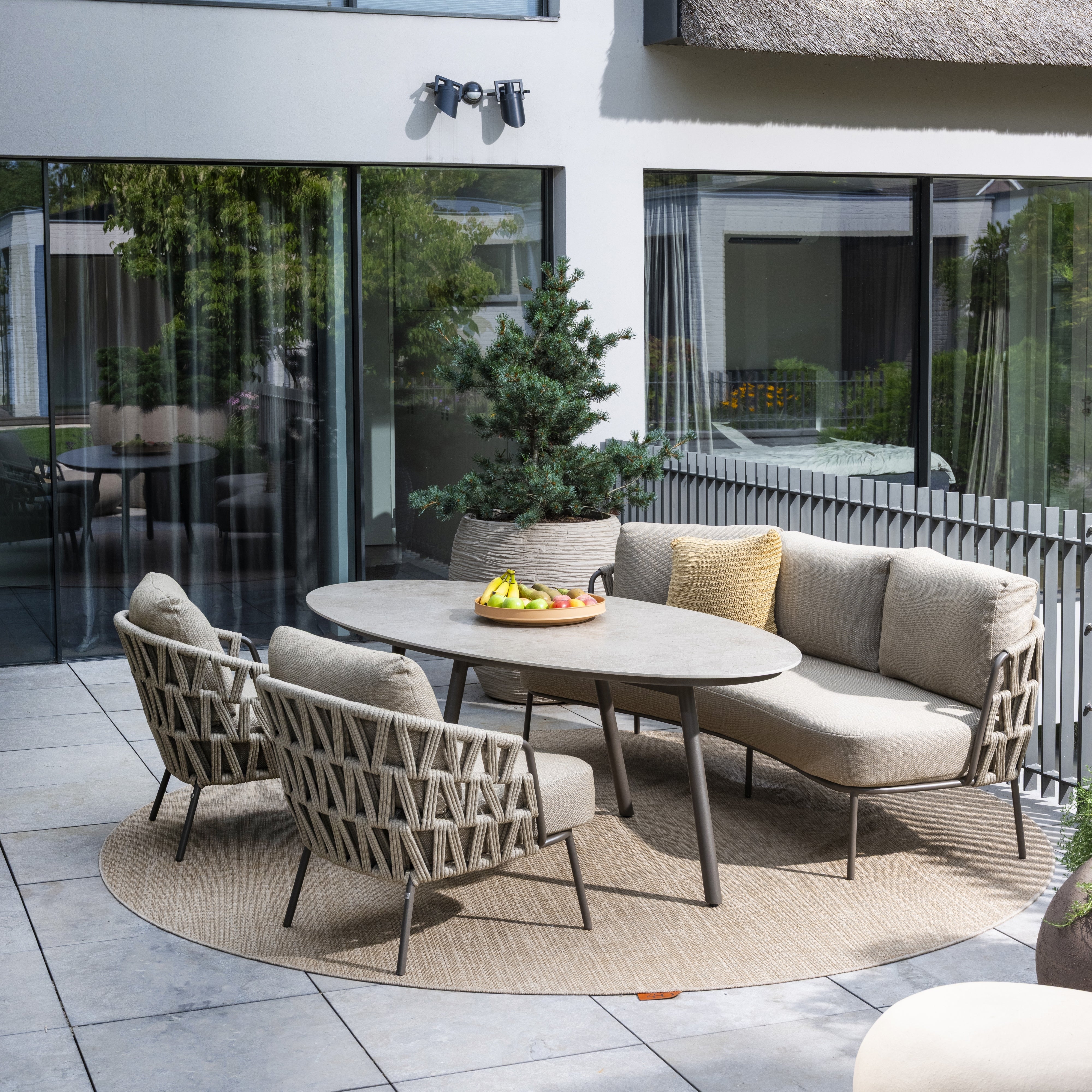 Low Dining Bank Mallorca