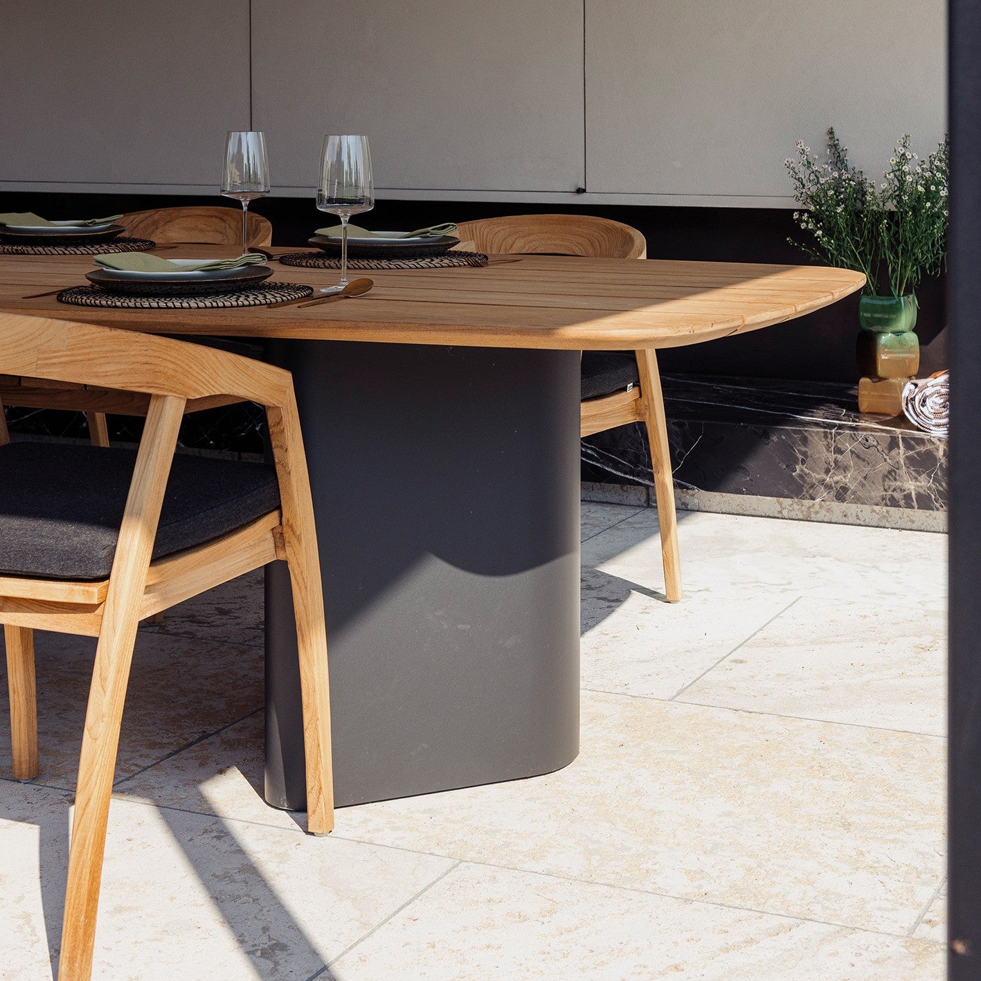 Eettafel Rossi antraciet