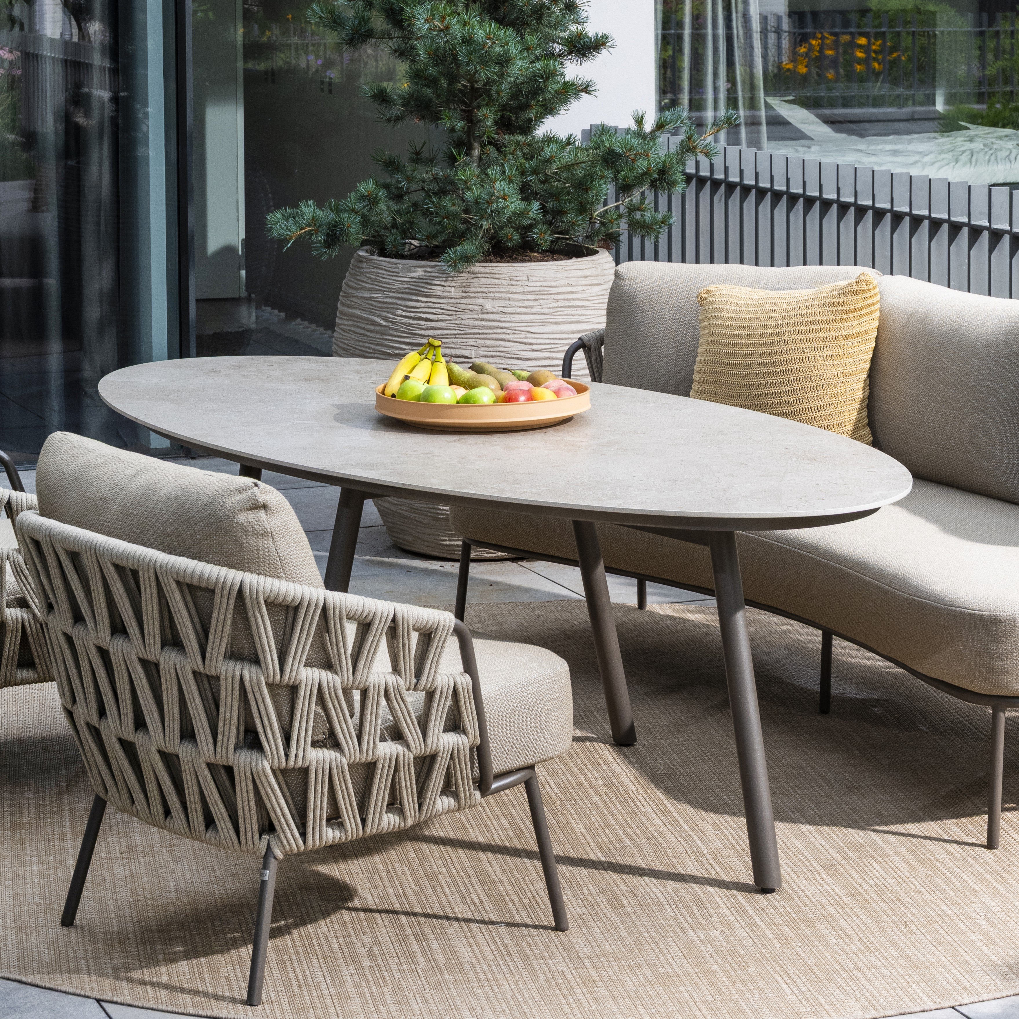 Low dining tafel Salute