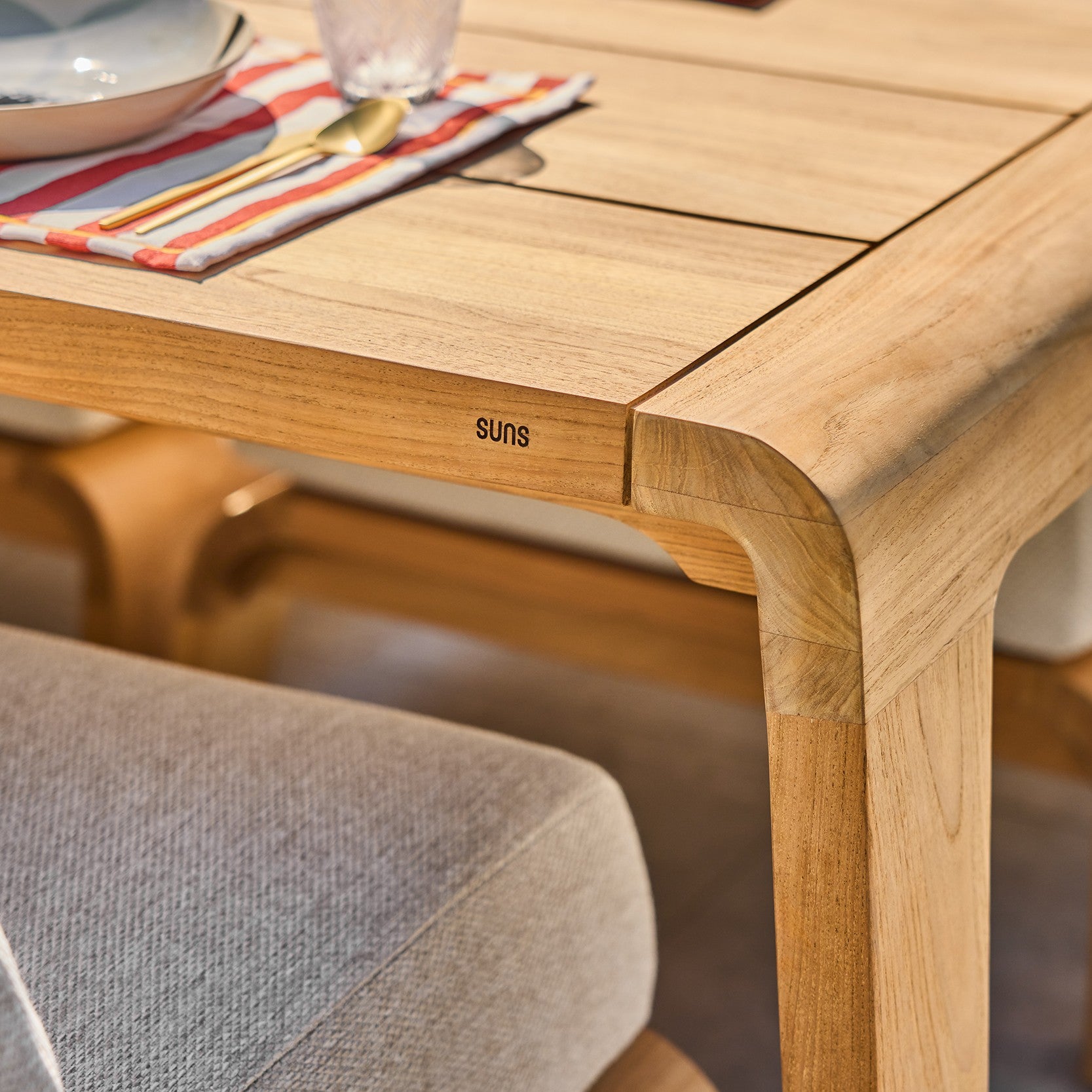 Low Dining Tafel Basta